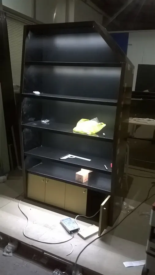 Corp bibliotecă neagră cu iluminare LED — producție în atelierul propriu Fine Cut Furniture, Timișoara